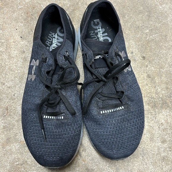 Under armour running shoes - Picture 2 of 6